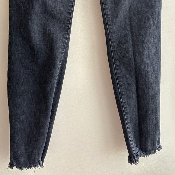 Madewell Black 9” High-Rise Button-Fly Skinny Jeans, Raw Hem, Size 29 - Picture 4 of 16